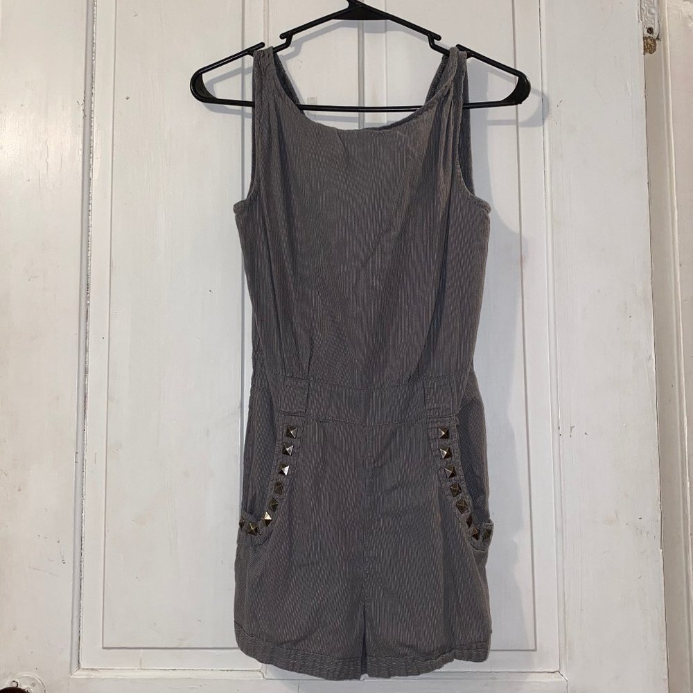 Dark gray striped romper perfect for summer!